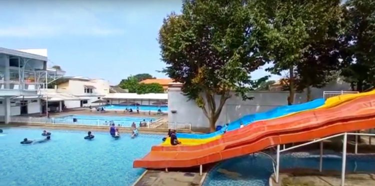Kolam Renang Cempaka, 1. Kolam Renang Kenfer, 2. Kolam Renang Ciawitali, 3. Fajar Panorama, 4. Kolam Renang Bumi Arena, 5. Kolam Renang TTUC, 6. Kolam Renang Cipageran, 7. Kolam Renang Tirta Yudha, 8. Pandiga Educreation Sport, 9. Kolam Renang Brigif, 10. Rainbow Waterpark, 11. Kolam Renang SGO, 12. Kolam Renang Cempaka