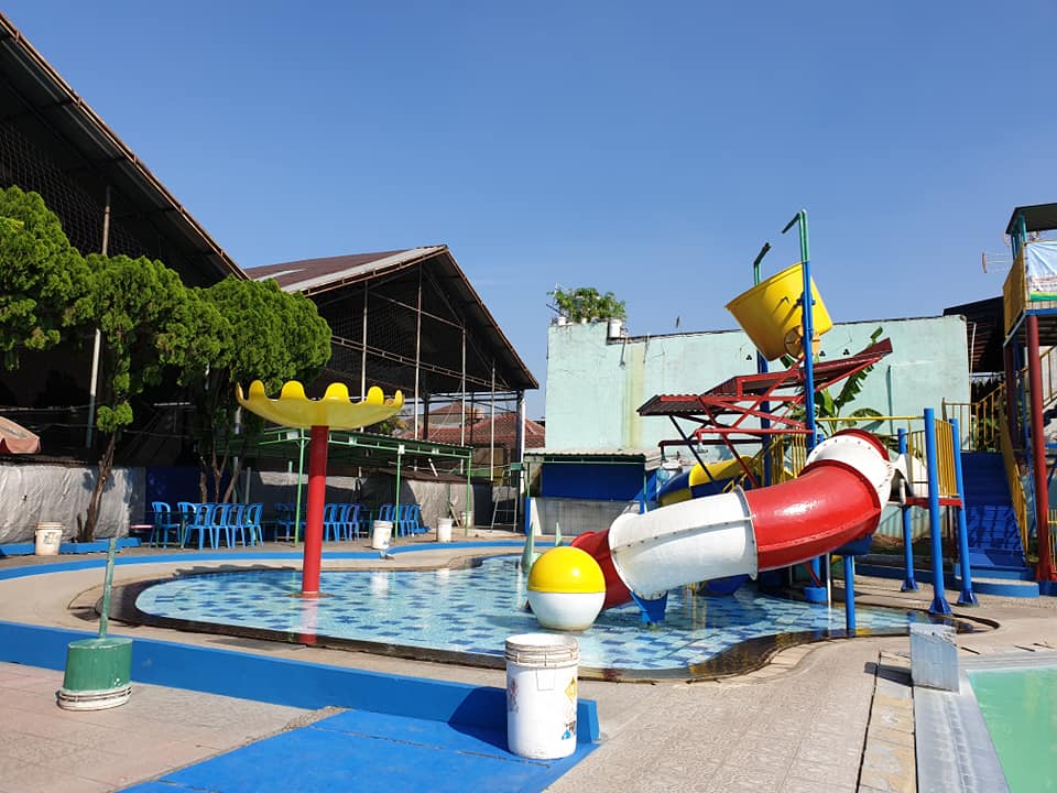 Kolam Renang Elmos, 1. Kolam Renang Taman Harapan Baru (THB), 2. Kolam Renang Bintang Sport Center, 3. Sport Club Harapan Indah, 4. Kolam Renang Galaxy Tirta Mas, 5. Venetian Water Carnaval, 6. Hafana Tirta Sport Centre, 7. Pandu Jaya Sport, 8. Kolam Renang Sukaria Tambun, 9. Kolam Renang Sarang Walet (Tutup), 10. Kolam Renang Jaka Permai Waterpark, 11. Kolam Renang Elmos, 12. Kolam Renang Metland Tambun, 13. Kolam Renang Persada Kemala, 14. Kolam Renang Pesona Anggrek, 15. Kolam Renang Maharani, 16. Kolam Renang Hobi – Hobi, 17. Water Splash waterpark, 18. Kolam Renang Woodhill, 19. Kolam Renang Sabun, 20. Pandu Jaya Sport Center, 21. Intan Lestari, 22. Kolam Renang Permata Timur, 23. De Wood Family Club, 24. Go!Wet Waterpark Grand Wisata Tambun, 25. Waterboom Lippo Cikarang, 26. Columbus Waterpark Mutiara Gading Timur, 27. Funpark Waterboom (BTR), 28. Sirkus Waterplay Jati Asih, 29. Transera Waterpark Harapan Indah
