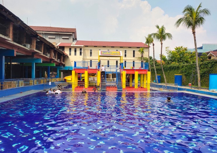 Kolam Renang Hobi - Hobi MANIHURUKtv Channel, 1. Kolam Renang Taman Harapan Baru (THB), 2. Kolam Renang Bintang Sport Center, 3. Sport Club Harapan Indah, 4. Kolam Renang Galaxy Tirta Mas, 5. Venetian Water Carnaval, 6. Hafana Tirta Sport Centre, 7. Pandu Jaya Sport, 8. Kolam Renang Sukaria Tambun, 9. Kolam Renang Sarang Walet (Tutup), 10. Kolam Renang Jaka Permai Waterpark, 11. Kolam Renang Elmos, 12. Kolam Renang Metland Tambun, 13. Kolam Renang Persada Kemala, 14. Kolam Renang Pesona Anggrek, 15. Kolam Renang Maharani, 16. Kolam Renang Hobi – Hobi, 17. Water Splash waterpark, 18. Kolam Renang Woodhill, 19. Kolam Renang Sabun, 20. Pandu Jaya Sport Center, 21. Intan Lestari, 22. Kolam Renang Permata Timur, 23. De Wood Family Club, 24. Go!Wet Waterpark Grand Wisata Tambun, 25. Waterboom Lippo Cikarang, 26. Columbus Waterpark Mutiara Gading Timur, 27. Funpark Waterboom (BTR), 28. Sirkus Waterplay Jati Asih, 29. Transera Waterpark Harapan Indah