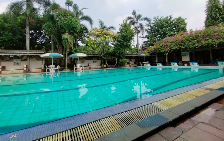 Kolam Renang Maharani Miyuki Sambobanga, 1. Kolam Renang Taman Harapan Baru (THB), 2. Kolam Renang Bintang Sport Center, 3. Sport Club Harapan Indah, 4. Kolam Renang Galaxy Tirta Mas, 5. Venetian Water Carnaval, 6. Hafana Tirta Sport Centre, 7. Pandu Jaya Sport, 8. Kolam Renang Sukaria Tambun, 9. Kolam Renang Sarang Walet (Tutup), 10. Kolam Renang Jaka Permai Waterpark, 11. Kolam Renang Elmos, 12. Kolam Renang Metland Tambun, 13. Kolam Renang Persada Kemala, 14. Kolam Renang Pesona Anggrek, 15. Kolam Renang Maharani, 16. Kolam Renang Hobi – Hobi, 17. Water Splash waterpark, 18. Kolam Renang Woodhill, 19. Kolam Renang Sabun, 20. Pandu Jaya Sport Center, 21. Intan Lestari, 22. Kolam Renang Permata Timur, 23. De Wood Family Club, 24. Go!Wet Waterpark Grand Wisata Tambun, 25. Waterboom Lippo Cikarang, 26. Columbus Waterpark Mutiara Gading Timur, 27. Funpark Waterboom (BTR), 28. Sirkus Waterplay Jati Asih, 29. Transera Waterpark Harapan Indah