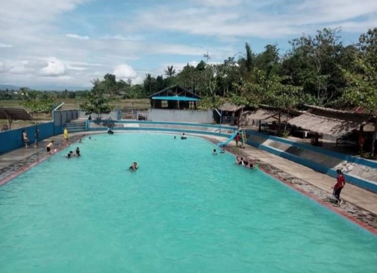 Kolam Renang Saung Ma Ona, 1. Three Stars, 2. Talaga Warna, 3. Yadika, 4. Planet Water Boom, 5. Taman Wisata Kolam Renang Ciheuleut, 6. Bintang Fantasi, 7. Ciereng Waterboom, 8. Atlantik Waterboom, 9. Kolam Renang Cigayonggong, 10. Kala Hitam Aquatic Center, 11. Kolam Renang Tirta Gara, 12. Kolam Renang Saung Ma Ona, 13. Kolam Renang Situ Citapen, 14. Kolam Renang Tirta Jaya, 15. Kolam Renang Fuspita Alam Sari, 16. Kolam Rendam Leuwi Sari, 17. Tirta Cihaur Angsana, 18. Waterpark Ulin De’ Situ