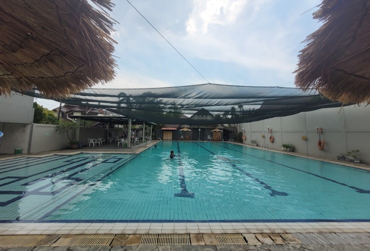 Kolam Renang Persada Kemala Yanchesz Hanchesz, 1. Kolam Renang Taman Harapan Baru (THB), 2. Kolam Renang Bintang Sport Center, 3. Sport Club Harapan Indah, 4. Kolam Renang Galaxy Tirta Mas, 5. Venetian Water Carnaval, 6. Hafana Tirta Sport Centre, 7. Pandu Jaya Sport, 8. Kolam Renang Sukaria Tambun, 9. Kolam Renang Sarang Walet (Tutup), 10. Kolam Renang Jaka Permai Waterpark, 11. Kolam Renang Elmos, 12. Kolam Renang Metland Tambun, 13. Kolam Renang Persada Kemala, 14. Kolam Renang Pesona Anggrek, 15. Kolam Renang Maharani, 16. Kolam Renang Hobi – Hobi, 17. Water Splash waterpark, 18. Kolam Renang Woodhill, 19. Kolam Renang Sabun, 20. Pandu Jaya Sport Center, 21. Intan Lestari, 22. Kolam Renang Permata Timur, 23. De Wood Family Club, 24. Go!Wet Waterpark Grand Wisata Tambun, 25. Waterboom Lippo Cikarang, 26. Columbus Waterpark Mutiara Gading Timur, 27. Funpark Waterboom (BTR), 28. Sirkus Waterplay Jati Asih, 29. Transera Waterpark Harapan Indah