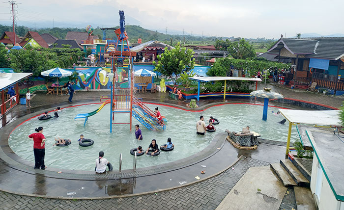 Kolam Renang Pilar Mas via Radarsukabumi, 1. Sport Garden, 2. Cigunung, 3. Taman Sari Hotel & Resort, 4. Pasim Prana, 5. Santa Sea Waterpark, 6. Tirta Adam, 7. Tirta Nirwana, 8. ISTC Waterpark, 9. Kolam Renang Nismara, 10. Kolam Renang Pesona Pangrango, 11. Waterboom Nagrak, 12. Kolam Renang Pilar Mas, 13. Ryzzy Azzahra Waterpark, 14. Kolam renang Safana, 15. Kolam renang Cibiru, 16. Kolam Renang Taman Angsa The Lone Swan Park