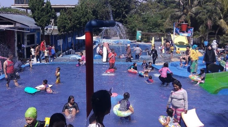 Kolam Renang Waterboom Paseh, 1. Kolam Renang Kampung Toga, 2. Kolam Renang Ranca Goyang, 3. Kolam Renang dan Wisata Air Gajah Depa, 4. Kolam Renang Waterboom Paseh, 5. Kolam Renang Saung Cibingbin, 6. Kolam renang Balong Geulis, 7. Kolam Air Panyindangan, 8. Kolam Renang Tirta Ciseda, 9. Kampung Wisata Ciherang