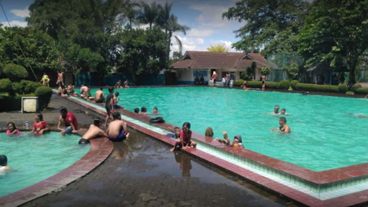 Kolam Renang TTUC, 1. Kolam Renang Kenfer, 2. Kolam Renang Ciawitali, 3. Fajar Panorama, 4. Kolam Renang Bumi Arena, 5. Kolam Renang TTUC, 6. Kolam Renang Cipageran, 7. Kolam Renang Tirta Yudha, 8. Pandiga Educreation Sport, 9. Kolam Renang Brigif, 10. Rainbow Waterpark, 11. Kolam Renang SGO, 12. Kolam Renang Cempaka