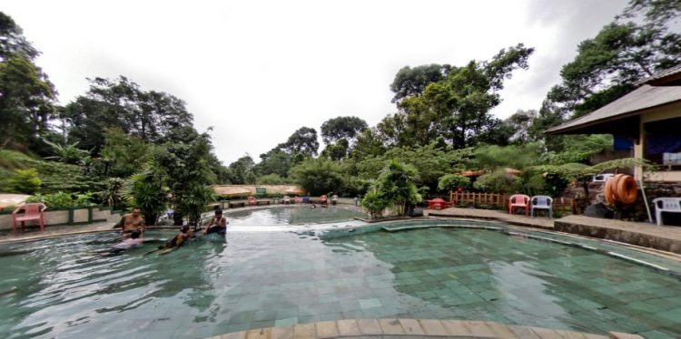Kolam Rendam Leuwi Sari, 1. Three Stars, 2. Talaga Warna, 3. Yadika, 4. Planet Water Boom, 5. Taman Wisata Kolam Renang Ciheuleut, 6. Bintang Fantasi, 7. Ciereng Waterboom, 8. Atlantik Waterboom, 9. Kolam Renang Cigayonggong, 10. Kala Hitam Aquatic Center, 11. Kolam Renang Tirta Gara, 12. Kolam Renang Saung Ma Ona, 13. Kolam Renang Situ Citapen, 14. Kolam Renang Tirta Jaya, 15. Kolam Renang Fuspita Alam Sari, 16. Kolam Rendam Leuwi Sari, 17. Tirta Cihaur Angsana, 18. Waterpark Ulin De’ Situ