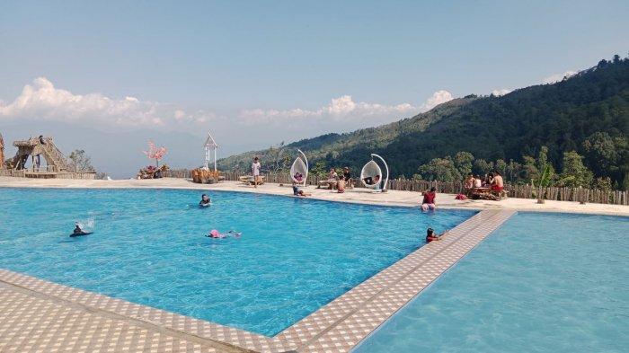 Balong Geulis via Tribun Jabar, 1. Kolam Renang Kampung Toga, 2. Kolam Renang Ranca Goyang, 3. Kolam Renang dan Wisata Air Gajah Depa, 4. Kolam Renang Waterboom Paseh, 5. Kolam Renang Saung Cibingbin, 6. Kolam renang Balong Geulis, 7. Kolam Air Panyindangan, 8. Kolam Renang Tirta Ciseda, 9. Kampung Wisata Ciherang