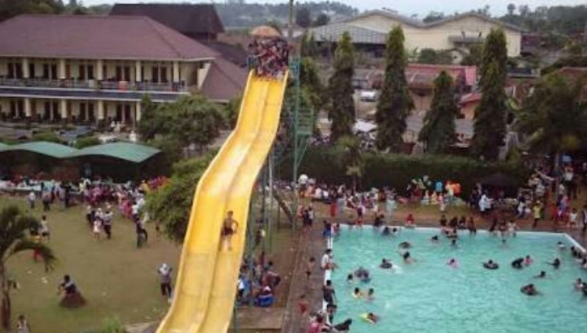 Kolam renang Safana, 1. Sport Garden, 2. Cigunung, 3. Taman Sari Hotel & Resort, 4. Pasim Prana, 5. Santa Sea Waterpark, 6. Tirta Adam, 7. Tirta Nirwana, 8. ISTC Waterpark, 9. Kolam Renang Nismara, 10. Kolam Renang Pesona Pangrango, 11. Waterboom Nagrak, 12. Kolam Renang Pilar Mas, 13. Ryzzy Azzahra Waterpark, 14. Kolam renang Safana, 15. Kolam renang Cibiru, 16. Kolam Renang Taman Angsa The Lone Swan Park