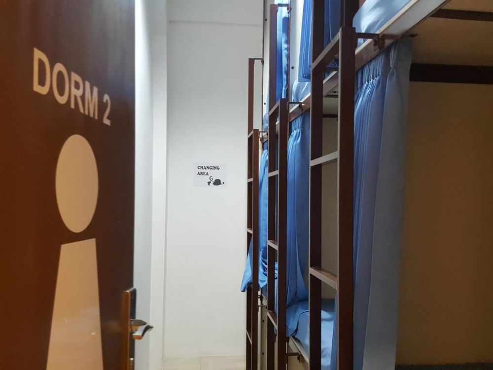 Mador Malang Dorm Hostel via Booking - Penginapan Murah di Malang, 1. Cubic One Capsule Hotel  , 2. Huize Jon Hostel Malang , 3. Airy Eco Syariah Lowokwaru Ikan Gurami , 4. MaxOne Hotel Malang , 5. Helena Guest House , 6. Kertanegara Premium Guest House, 7. Ibis Styles Malang , 8. Gajahmada Graha Hotel , 9. Omah Kayu Paralayang , 10. Ubud Cottages Malang , 11. Kusuma Agrowisata Hotel, 12. Kedawung Backpacker, 13. Pondok Backpacker, 14. Kampong Tourist, 15. Kavie Hostel, 16. Rumah Larasati, 17. Pondok Backpacker City Square, 18. Palmyra Hostel, 19. Mador Malang Dorm Hostel, 20. Kapal Garden Hotel, 21. Tombro Malang Dorm Hostel, 22. Shakila Guest House
