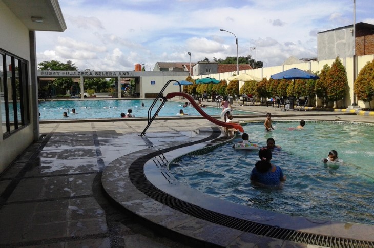 Pandu Jaya Sport Center, 1. Kolam Renang Taman Harapan Baru (THB), 2. Kolam Renang Bintang Sport Center, 3. Sport Club Harapan Indah, 4. Kolam Renang Galaxy Tirta Mas, 5. Venetian Water Carnaval, 6. Hafana Tirta Sport Centre, 7. Pandu Jaya Sport, 8. Kolam Renang Sukaria Tambun, 9. Kolam Renang Sarang Walet (Tutup), 10. Kolam Renang Jaka Permai Waterpark, 11. Kolam Renang Elmos, 12. Kolam Renang Metland Tambun, 13. Kolam Renang Persada Kemala, 14. Kolam Renang Pesona Anggrek, 15. Kolam Renang Maharani, 16. Kolam Renang Hobi – Hobi, 17. Water Splash waterpark, 18. Kolam Renang Woodhill, 19. Kolam Renang Sabun, 20. Pandu Jaya Sport Center, 21. Intan Lestari, 22. Kolam Renang Permata Timur, 23. De Wood Family Club, 24. Go!Wet Waterpark Grand Wisata Tambun, 25. Waterboom Lippo Cikarang, 26. Columbus Waterpark Mutiara Gading Timur, 27. Funpark Waterboom (BTR), 28. Sirkus Waterplay Jati Asih, 29. Transera Waterpark Harapan Indah