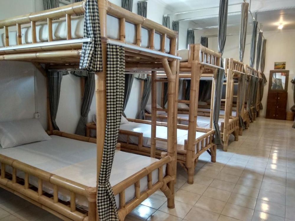 Palmyra Hostel via Booking - Penginapan Murah di Malang, 1. Cubic One Capsule Hotel  , 2. Huize Jon Hostel Malang , 3. Airy Eco Syariah Lowokwaru Ikan Gurami , 4. MaxOne Hotel Malang , 5. Helena Guest House , 6. Kertanegara Premium Guest House, 7. Ibis Styles Malang , 8. Gajahmada Graha Hotel , 9. Omah Kayu Paralayang , 10. Ubud Cottages Malang , 11. Kusuma Agrowisata Hotel, 12. Kedawung Backpacker, 13. Pondok Backpacker, 14. Kampong Tourist, 15. Kavie Hostel, 16. Rumah Larasati, 17. Pondok Backpacker City Square, 18. Palmyra Hostel, 19. Mador Malang Dorm Hostel, 20. Kapal Garden Hotel, 21. Tombro Malang Dorm Hostel, 22. Shakila Guest House