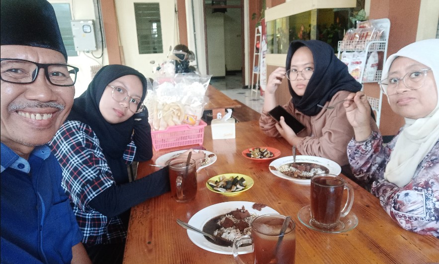 Rawon Djenggot Gatut Wijaya, 1. Bakso President, 2. Soto Ayam Lombok Sejak 1955, 3. Ronde Titoni, 4. Rumah Makan Kertanegara, 5. Rumah Makan Cairo, 6. STMJ Pak Sentot, 7. Pos Ketan Legenda 1967 Suhat, 8. Rawon Djenggot, 9. Warung Malam Pak Gatot, 10. Depot Mie Gadjah Mada, 11. Warung Subuh, 12. Sego Goreng Resek (Pak Man), 13. Bakso Prima Cak Herman, 14. Nasi Goreng Jumbo Pak Dji, 15. Sego Ceker Glintung, 16. Tahu Lontong Lonceng, 17. Ceker Setan, 18. Tahwa Agus, 19. Nasi Rawon Pecel Campur Mbak Ten, 20. Tahu Telur Bareng, 21. Puthu Lanang Celaket, 22. Sate Landak Pakis – Depot Sate Bu Ria, 23. Warung Malam Pecel & Rawon Ngaglik , 24. Jagung Bakar & STMJ Jaya Abadi, 25. Sentra Kuliner Sriwijaya, 26. Mie Iblis, 27. Nasi Mawut Pak Iwan, 28. Rumah Makan Inggil, 29. Warung Makan 24 Jam Rawon Cak Wan, 30. Rawon Pak Jenggot, 31. Rawon Pak Jenggot