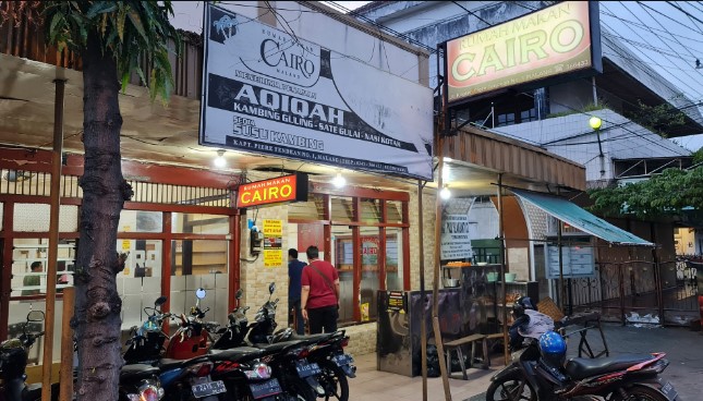 Rumah Makan Cairo harry gunz, 1. Bakso President, 2. Soto Ayam Lombok Sejak 1955, 3. Ronde Titoni, 4. Rumah Makan Kertanegara, 5. Rumah Makan Cairo, 6. STMJ Pak Sentot, 7. Pos Ketan Legenda 1967 Suhat, 8. Rawon Djenggot, 9. Warung Malam Pak Gatot, 10. Depot Mie Gadjah Mada, 11. Warung Subuh, 12. Sego Goreng Resek (Pak Man), 13. Bakso Prima Cak Herman, 14. Nasi Goreng Jumbo Pak Dji, 15. Sego Ceker Glintung, 16. Tahu Lontong Lonceng, 17. Ceker Setan, 18. Tahwa Agus, 19. Nasi Rawon Pecel Campur Mbak Ten, 20. Tahu Telur Bareng, 21. Puthu Lanang Celaket, 22. Sate Landak Pakis – Depot Sate Bu Ria, 23. Warung Malam Pecel & Rawon Ngaglik , 24. Jagung Bakar & STMJ Jaya Abadi, 25. Sentra Kuliner Sriwijaya, 26. Mie Iblis, 27. Nasi Mawut Pak Iwan, 28. Rumah Makan Inggil, 29. Warung Makan 24 Jam Rawon Cak Wan, 30. Rawon Pak Jenggot, 31. Rawon Pak Jenggot