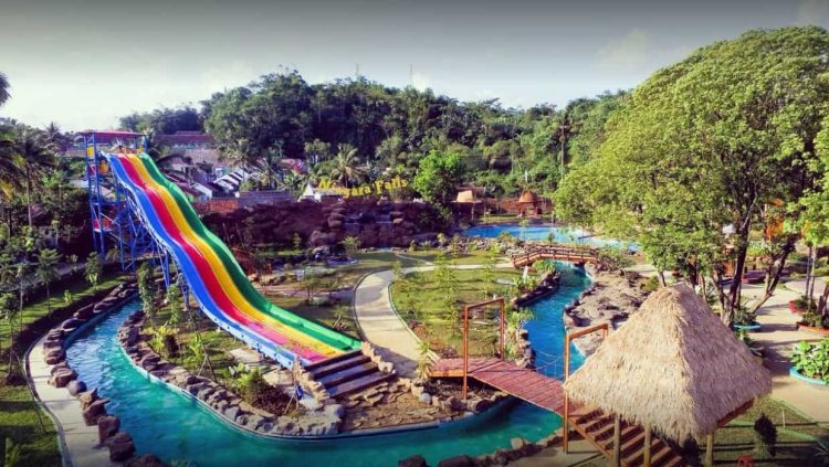 Santa Sea Waterpark, 1. Sport Garden, 2. Cigunung, 3. Taman Sari Hotel & Resort, 4. Pasim Prana, 5. Santa Sea Waterpark, 6. Tirta Adam, 7. Tirta Nirwana, 8. ISTC Waterpark, 9. Kolam Renang Nismara, 10. Kolam Renang Pesona Pangrango, 11. Waterboom Nagrak, 12. Kolam Renang Pilar Mas, 13. Ryzzy Azzahra Waterpark, 14. Kolam renang Safana, 15. Kolam renang Cibiru, 16. Kolam Renang Taman Angsa The Lone Swan Park