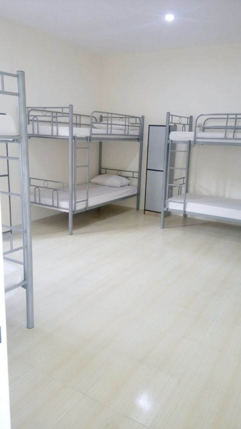 Shakila Guest House via Tiket - Penginapan Murah di Malang, 1. Cubic One Capsule Hotel  , 2. Huize Jon Hostel Malang , 3. Airy Eco Syariah Lowokwaru Ikan Gurami , 4. MaxOne Hotel Malang , 5. Helena Guest House , 6. Kertanegara Premium Guest House, 7. Ibis Styles Malang , 8. Gajahmada Graha Hotel , 9. Omah Kayu Paralayang , 10. Ubud Cottages Malang , 11. Kusuma Agrowisata Hotel, 12. Kedawung Backpacker, 13. Pondok Backpacker, 14. Kampong Tourist, 15. Kavie Hostel, 16. Rumah Larasati, 17. Pondok Backpacker City Square, 18. Palmyra Hostel, 19. Mador Malang Dorm Hostel, 20. Kapal Garden Hotel, 21. Tombro Malang Dorm Hostel, 22. Shakila Guest House