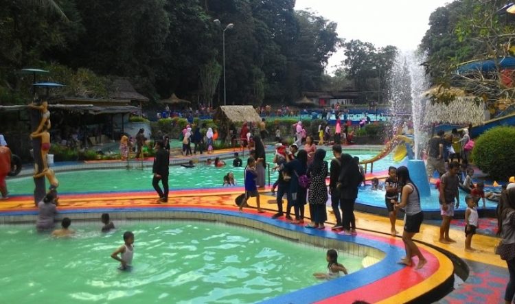 Taman Rekreasi Mangkubumi Indah, 1. Watersplash Indihiang, 2. Kolam Renang Aboh, 3. Kolam Renang Asia Dahada, 4. Kolam Renang Tirta Sukapura, 5. Kolam Renang Ma’arif, 6. Kolam Renang Tirta Adi Pradana, 7. Teejay Water Park, 8. Kolam Renang Tirta Alam, 9. Taman Rekreasi Mangkubumi Indah, 10. Karang Resik Waterpark, 11. Pasir Pataya, 12. Ampera Waterpark, 13. Kolam Renang Grand Mayasari Estate, 14. Kolam renang segleng AL-HAYYU