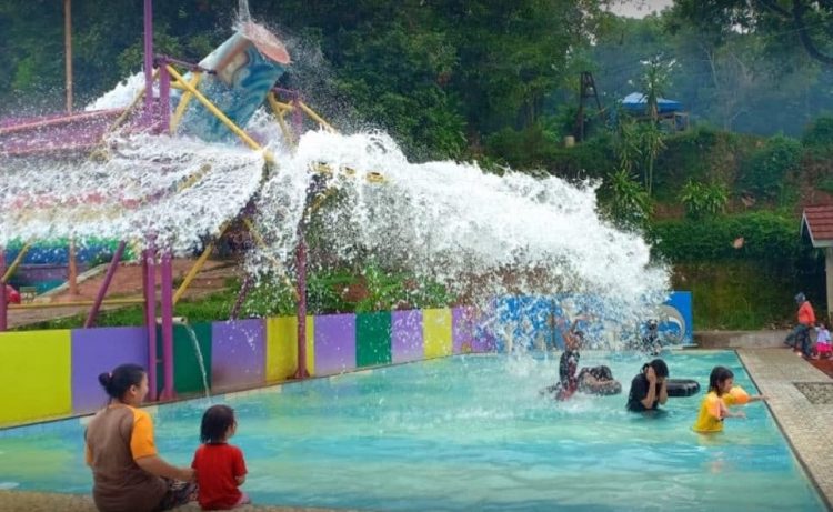 Taman Wisata Kolam Renang Ciheuleut, 1. Three Stars, 2. Talaga Warna, 3. Yadika, 4. Planet Water Boom, 5. Taman Wisata Kolam Renang Ciheuleut, 6. Bintang Fantasi, 7. Ciereng Waterboom, 8. Atlantik Waterboom, 9. Kolam Renang Cigayonggong, 10. Kala Hitam Aquatic Center, 11. Kolam Renang Tirta Gara, 12. Kolam Renang Saung Ma Ona, 13. Kolam Renang Situ Citapen, 14. Kolam Renang Tirta Jaya, 15. Kolam Renang Fuspita Alam Sari, 16. Kolam Rendam Leuwi Sari, 17. Tirta Cihaur Angsana, 18. Waterpark Ulin De’ Situ