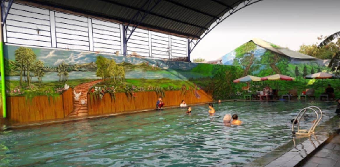 Three Stars, 1. Three Stars, 2. Talaga Warna, 3. Yadika, 4. Planet Water Boom, 5. Taman Wisata Kolam Renang Ciheuleut, 6. Bintang Fantasi, 7. Ciereng Waterboom, 8. Atlantik Waterboom, 9. Kolam Renang Cigayonggong, 10. Kala Hitam Aquatic Center, 11. Kolam Renang Tirta Gara, 12. Kolam Renang Saung Ma Ona, 13. Kolam Renang Situ Citapen, 14. Kolam Renang Tirta Jaya, 15. Kolam Renang Fuspita Alam Sari, 16. Kolam Rendam Leuwi Sari, 17. Tirta Cihaur Angsana, 18. Waterpark Ulin De’ Situ