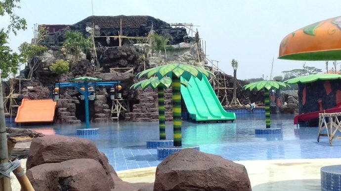 Waterpark Ulin De' Situ, 1. Three Stars, 2. Talaga Warna, 3. Yadika, 4. Planet Water Boom, 5. Taman Wisata Kolam Renang Ciheuleut, 6. Bintang Fantasi, 7. Ciereng Waterboom, 8. Atlantik Waterboom, 9. Kolam Renang Cigayonggong, 10. Kala Hitam Aquatic Center, 11. Kolam Renang Tirta Gara, 12. Kolam Renang Saung Ma Ona, 13. Kolam Renang Situ Citapen, 14. Kolam Renang Tirta Jaya, 15. Kolam Renang Fuspita Alam Sari, 16. Kolam Rendam Leuwi Sari, 17. Tirta Cihaur Angsana, 18. Waterpark Ulin De’ Situ