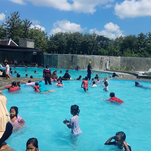 Agrowisata Tlogo Alam, 2. Kusuma Pool Resto, 3. Pawon Glagahan, 4. Ekowisata Taman Air, 5. Klangi Waterpark, 6. Kolam renang Tlatar Boyolali, 7. Kolam renang Brajan Karang Gede, 8. Kolam renang Pengging, 9. Restu Wijaya Waterboom, 10. Kolam renang Tirta Bhirawa Yudha Kopassus, 11. Wisata Danuwo Waterpark, Cafe &amp; Resto, 12. Agrowisata Tlogo Alam, 13. Kolam Renang Ringinpitu Nogosari, 14. Waterboom Sruwoh (Sinar Anugrah Waterboom), 15. Kolam Renang Waduk Cengklik Park