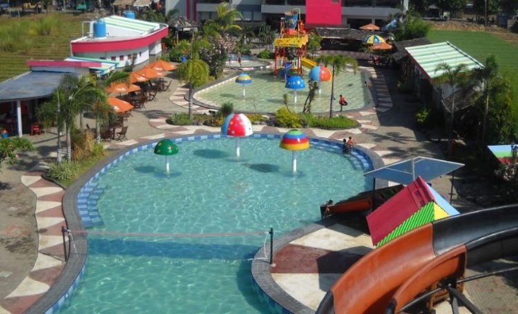 Ciblon waterboom, 1. Ciblon waterboom, 2. Pemandian air panas tirta husada, 3. Tanggung Sari Water park, 4. Agrowisata Besaran, 5. Kolam renang Tledung Indah, 6. Kayla Waterpark Tonjong, 7. Waterpark Dewi Shinta, 8. Kolam Renang Tirta Kencana, 9. Tanggungsari Waterpark