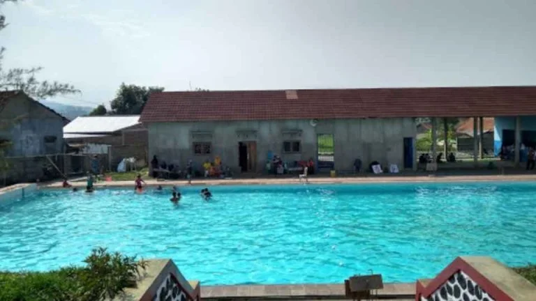 Foto Kolam Ciblon Pandawa Jostim, sumber Google Maps @Pangudi Kaweruh, 1. Kolam Renang Wisata Gajah Mada Sport Center, 2. Kolam Renang Bandar EcoPark, 3. Waterboom Bina Garut, 4. Wisata Kampung Kalisalak Park, 5. Waykambang Edupark, 6. Kolam Renang Tirta Asri, 7. Kolam Ciblon Pandawa Jostim, 8. Wisata Kolam Renang Cokro Kembang, 9. Kolam Renang Laguna Sendang Sari, 10. Kolam Renang Karanganyar Trunk, 11. Kolam Renang Tirta Aribawa Bandar, 12. Kolam Renang THR Kramat, 13. Kolam Renang Bukit Sri Gunung, 14. Kolam Renang Batang Tirtayasa