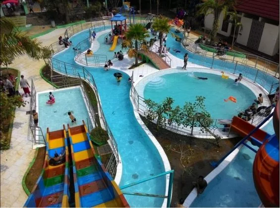 Foto Kolam Renang Bandar EcoPark, sumber, 1. Kolam Renang Wisata Gajah Mada Sport Center, 2. Kolam Renang Bandar EcoPark, 3. Waterboom Bina Garut, 4. Wisata Kampung Kalisalak Park, 5. Waykambang Edupark, 6. Kolam Renang Tirta Asri, 7. Kolam Ciblon Pandawa Jostim, 8. Wisata Kolam Renang Cokro Kembang, 9. Kolam Renang Laguna Sendang Sari, 10. Kolam Renang Karanganyar Trunk, 11. Kolam Renang Tirta Aribawa Bandar, 12. Kolam Renang THR Kramat, 13. Kolam Renang Bukit Sri Gunung, 14. Kolam Renang Batang Tirtayasa