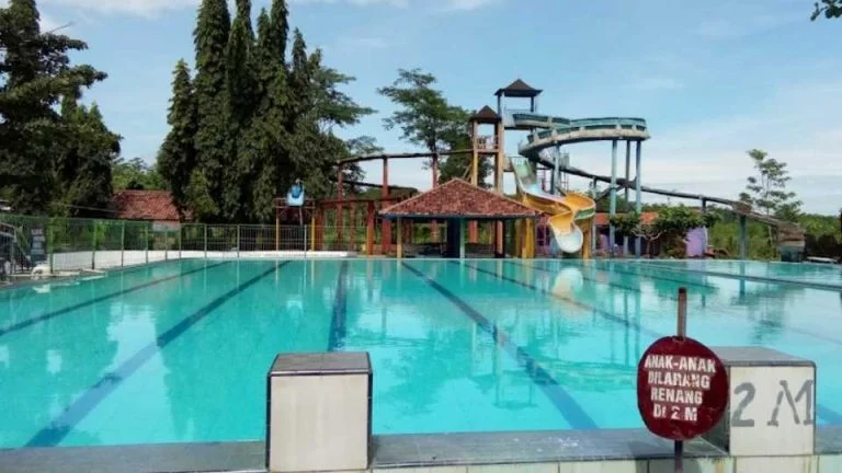 Foto Kolam Renang Karanganyar, sumber Google Maps @Fanizar Saifrulloh, 1. Kolam Renang Wisata Gajah Mada Sport Center, 2. Kolam Renang Bandar EcoPark, 3. Waterboom Bina Garut, 4. Wisata Kampung Kalisalak Park, 5. Waykambang Edupark, 6. Kolam Renang Tirta Asri, 7. Kolam Ciblon Pandawa Jostim, 8. Wisata Kolam Renang Cokro Kembang, 9. Kolam Renang Laguna Sendang Sari, 10. Kolam Renang Karanganyar Trunk, 11. Kolam Renang Tirta Aribawa Bandar, 12. Kolam Renang THR Kramat, 13. Kolam Renang Bukit Sri Gunung, 14. Kolam Renang Batang Tirtayasa