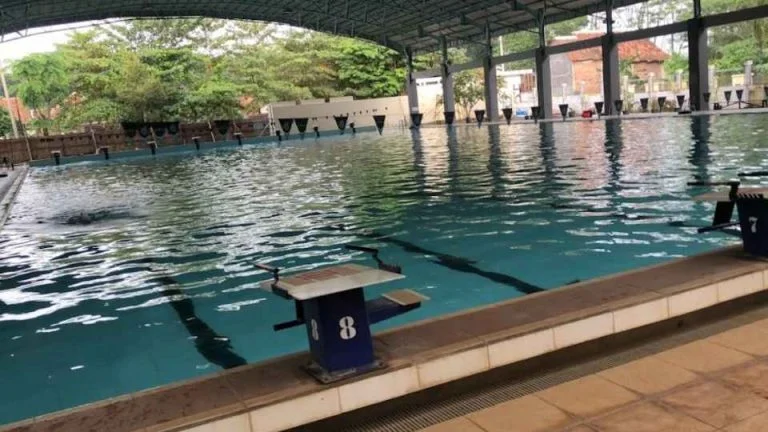 Foto Kolam Renang THR Kramat, sumber Google Maps @A DhieN, 1. Kolam Renang Wisata Gajah Mada Sport Center, 2. Kolam Renang Bandar EcoPark, 3. Waterboom Bina Garut, 4. Wisata Kampung Kalisalak Park, 5. Waykambang Edupark, 6. Kolam Renang Tirta Asri, 7. Kolam Ciblon Pandawa Jostim, 8. Wisata Kolam Renang Cokro Kembang, 9. Kolam Renang Laguna Sendang Sari, 10. Kolam Renang Karanganyar Trunk, 11. Kolam Renang Tirta Aribawa Bandar, 12. Kolam Renang THR Kramat, 13. Kolam Renang Bukit Sri Gunung, 14. Kolam Renang Batang Tirtayasa