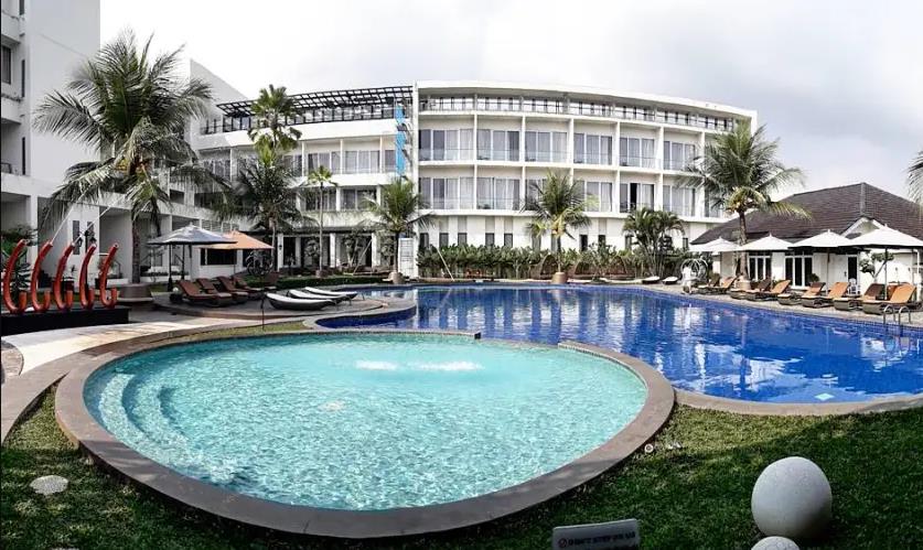 Kolam Renang Java Heritage Purwokerto via Hotelpedia