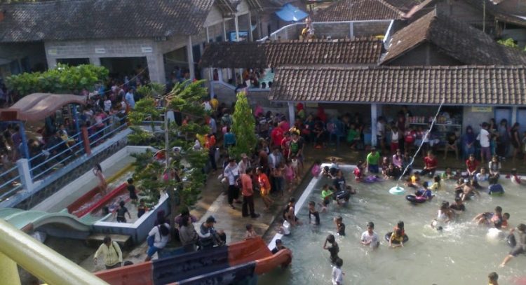 Kolam renang Brajan Karang Gede, 2. Kusuma Pool Resto, 3. Pawon Glagahan, 4. Ekowisata Taman Air, 5. Klangi Waterpark, 6. Kolam renang Tlatar Boyolali, 7. Kolam renang Brajan Karang Gede, 8. Kolam renang Pengging, 9. Restu Wijaya Waterboom, 10. Kolam renang Tirta Bhirawa Yudha Kopassus, 11. Wisata Danuwo Waterpark, Cafe &amp; Resto, 12. Agrowisata Tlogo Alam, 13. Kolam Renang Ringinpitu Nogosari, 14. Waterboom Sruwoh (Sinar Anugrah Waterboom), 15. Kolam Renang Waduk Cengklik Park