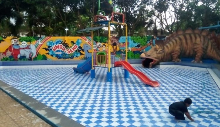 Kolam renang Pengging, 2. Kusuma Pool Resto, 3. Pawon Glagahan, 4. Ekowisata Taman Air, 5. Klangi Waterpark, 6. Kolam renang Tlatar Boyolali, 7. Kolam renang Brajan Karang Gede, 8. Kolam renang Pengging, 9. Restu Wijaya Waterboom, 10. Kolam renang Tirta Bhirawa Yudha Kopassus, 11. Wisata Danuwo Waterpark, Cafe &amp; Resto, 12. Agrowisata Tlogo Alam, 13. Kolam Renang Ringinpitu Nogosari, 14. Waterboom Sruwoh (Sinar Anugrah Waterboom), 15. Kolam Renang Waduk Cengklik Park