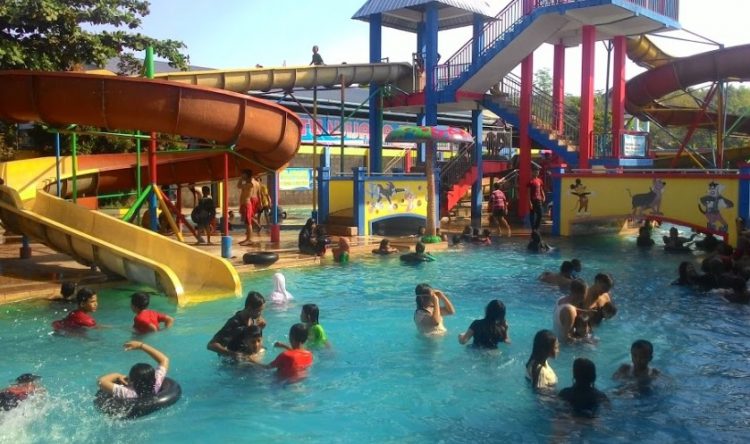 Restu Wijaya Waterboom, 2. Kusuma Pool Resto, 3. Pawon Glagahan, 4. Ekowisata Taman Air, 5. Klangi Waterpark, 6. Kolam renang Tlatar Boyolali, 7. Kolam renang Brajan Karang Gede, 8. Kolam renang Pengging, 9. Restu Wijaya Waterboom, 10. Kolam renang Tirta Bhirawa Yudha Kopassus, 11. Wisata Danuwo Waterpark, Cafe &amp; Resto, 12. Agrowisata Tlogo Alam, 13. Kolam Renang Ringinpitu Nogosari, 14. Waterboom Sruwoh (Sinar Anugrah Waterboom), 15. Kolam Renang Waduk Cengklik Park