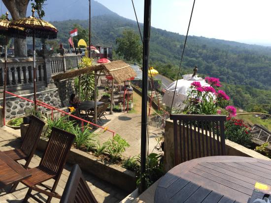 Bali Strawberry Farm &amp; Restaurant via Tripadvisor, 1. Pura Sakenan, 2. Museum Bali, 3. Taman Budaya Bali, 4. Monumen Bajra Sandhi, 5. Pura Tampak Siring, 6. Tegalalang, 7. D’Tukad River Club, 8. Pasar Seni Ubud, 9. Alas Harum Agrotourism, 10. Bali Strawberry Farm &amp; Restaurant, 11. Rumah Gemuk Bali, 12. Museum dan Galeri Seni Rudana, 13. Patung Bayi, 14. The Blanco Renaissance Museum, 15. Museum ARMA, 16. Museum Seni Neka, 17. Museum Subak, 18. Desa Petulu, 19. Desa Wisata Penglipuran, 20. Desa Coklat Bali, 21. Arung Jeram Sungai Ayung, 22. Pemandian Air Panas Yeh Panes Panatahan, 23. Pemandian Air Panas Angseri, 24. Air Terjun Suwat, 25. Air Terjun Kanto Lampo, 26. Air Terjun Blahmantung, 27. Danau Buyan, 28. Pura Ulun Danu, 29. Goa Gajah, 30. Istana Tampaksiring, 31. Pura Gunung Lebah, 32. Pura Malen, 33. Puri Saren Agung, 34. Pura Taman Saraswati, 35. Pura Tirta Empul, 36. Pura Gunung Kawi, 37. Hidden Canyon Beji Guwang, 38. Taman Kota Ciung Wanara Gianyar, 39. Taman Kota Lumintang, 40. Taman Nusa, 41. Elephant Safari Park, 42. Bali Bird Park, 43. Bali Zoo, 44. Terasering Jatiluwih, 45. Terasering Tegalalang, 46. Bukit Campuhan, 48. Pohon Kayu Putih Desa Bayan, 49. Taman Kupu-kupu, 50. Kebun Raya Bali, 51. The Blooms Garden, 52. Monkey Forest Ubud, 53. Alas Kedaton, 54. Tasta Zoo, 55. Air Terjun Tukad Cepung, 56. Air Terjun Nungnung, 57. Objek Wisata Sangeh, 58. Air Terjun Tegenungan