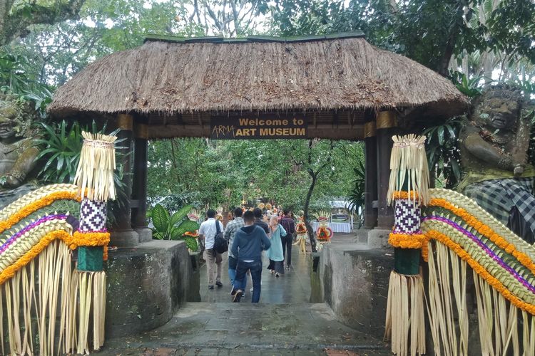 Museum ARMA via Kompas, 1. Pura Sakenan, 2. Museum Bali, 3. Taman Budaya Bali, 4. Monumen Bajra Sandhi, 5. Pura Tampak Siring, 6. Tegalalang, 7. D’Tukad River Club, 8. Pasar Seni Ubud, 9. Alas Harum Agrotourism, 10. Bali Strawberry Farm &amp; Restaurant, 11. Rumah Gemuk Bali, 12. Museum dan Galeri Seni Rudana, 13. Patung Bayi, 14. The Blanco Renaissance Museum, 15. Museum ARMA, 16. Museum Seni Neka, 17. Museum Subak, 18. Desa Petulu, 19. Desa Wisata Penglipuran, 20. Desa Coklat Bali, 21. Arung Jeram Sungai Ayung, 22. Pemandian Air Panas Yeh Panes Panatahan, 23. Pemandian Air Panas Angseri, 24. Air Terjun Suwat, 25. Air Terjun Kanto Lampo, 26. Air Terjun Blahmantung, 27. Danau Buyan, 28. Pura Ulun Danu, 29. Goa Gajah, 30. Istana Tampaksiring, 31. Pura Gunung Lebah, 32. Pura Malen, 33. Puri Saren Agung, 34. Pura Taman Saraswati, 35. Pura Tirta Empul, 36. Pura Gunung Kawi, 37. Hidden Canyon Beji Guwang, 38. Taman Kota Ciung Wanara Gianyar, 39. Taman Kota Lumintang, 40. Taman Nusa, 41. Elephant Safari Park, 42. Bali Bird Park, 43. Bali Zoo, 44. Terasering Jatiluwih, 45. Terasering Tegalalang, 46. Bukit Campuhan, 48. Pohon Kayu Putih Desa Bayan, 49. Taman Kupu-kupu, 50. Kebun Raya Bali, 51. The Blooms Garden, 52. Monkey Forest Ubud, 53. Alas Kedaton, 54. Tasta Zoo, 55. Air Terjun Tukad Cepung, 56. Air Terjun Nungnung, 57. Objek Wisata Sangeh, 58. Air Terjun Tegenungan