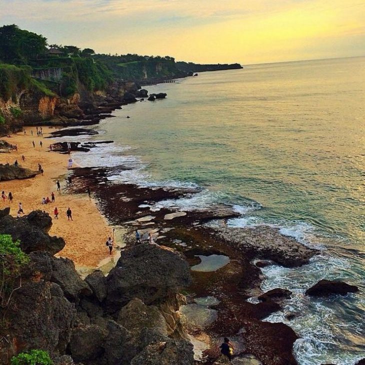 Pantai Tegal Wangi via Ivan Marky, 1. Pura Luhur, 2. Pantai Suluban, 3. Pantai Green Bowl, 4. Pantai Nyang Nyang, 5. Single Fin, 6. Pantai Tegal Wangi, 7. Teluk Jimbaran, 8. Tebing Karang Boma, 9. Pantai Padang Padang, 10. Pantai Karma Kandara, 11. Pantai Thomas, 12. Pantai Nunggalan, 13. Pantai Bingin, 14. Pantai Balangan, 15. Pantai Pemutih