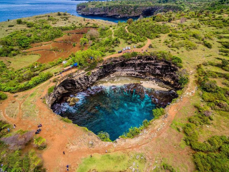 Pasih Uwug via Anandagotama, 1. Air Terjun Tegenungan di Gianyar, 2. Pantai Atuh Nusa Penida, 3. Air Terjun Tibumana, 4. Air Terjun Sekumpul, 5. Pulau Menjangan, 6. Pantai Suluban, 7. Belayu Florist, 8. Air Terjun Kanto lampo, 9. Bandung Waterfall, 10. Bukit Mende, 11. Ladang Bunga Gemitir (Marigold) Desa Temukus, 12. Air Terjun Tukad Cepung, 13. Leke Leke Waterfall, 14. Tukad Melangit, Antugan, 15. Ngarai Rahasia di Sukawati, Hidden Canyon Beji Guwang, 16. Angel’s Billabong, 17. Secret Gardens of Sambangan, 18. Bukit Teletubbies di Nusa Penida, 19. Air Terjun Peguyangan, Nusa Penida, 20. Pantai Melasti (Ungasan), 21. Gunung Batur Desa Pinggan, 22. Tebing hijau dan gua kecil di Undisan, Bangli, 23. Water Blow Nusa Dua, 24. Tebing Banah, Nusa Penida, 25. Blue Lagoon, Nusa Ceningan, 26. Bukit Asah, 27. Pasih Uwug, 28. Pantai Tegal Wangi, 29. Pantai Yeh Leh, 30. Diamond Beach, 31. Gunung Payung Secret Beach, 32. Rafting di Sungai Ayung Ubud, 33. Bukit Campuhan, 34. Kolam Pemandian Tirta Ujung