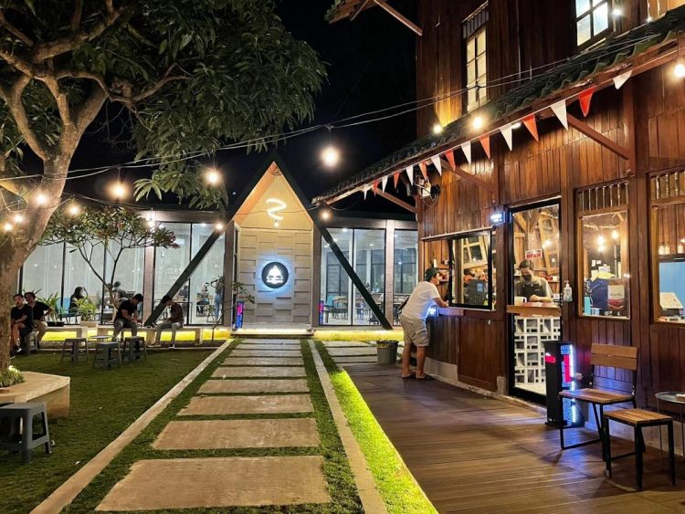 Adhum Coffee, 1. Eastman Coffee House, 2. Antarakata Coffee, 3. Atap Langit Coffee n Eatery, 4. Tekodeko Koffiehuis, 5. Strada Coffee, 6. Ideologist.smg, 7. Anak Panah Kopi, 8. Moment Coffee & Space, 9. Excelso Coffee Rinjani, 10. Old Kettle, 11. My Kopi O!, 12. Hero Coffee Indonesia, 13. Tepian Kopi, 14. Encycoffeedia, 15. Makabana Working Space & Coffee Shop, 16. Lingkar Coffee & Idea, 17. Bersua at The Heights, 18. Semasa Kopi, 19. Atas Kota Coffee & Space, 20. Adhum Coffee, 21. Kastem Coffee & Space, 22. Pijar.srg, 23. Keizai Coffee & Garden, 24. Insight Coffee, 25. Origo Coffee, 26. Fat Elephant Restaurant & Coffee Shop, 27. Kopitiga