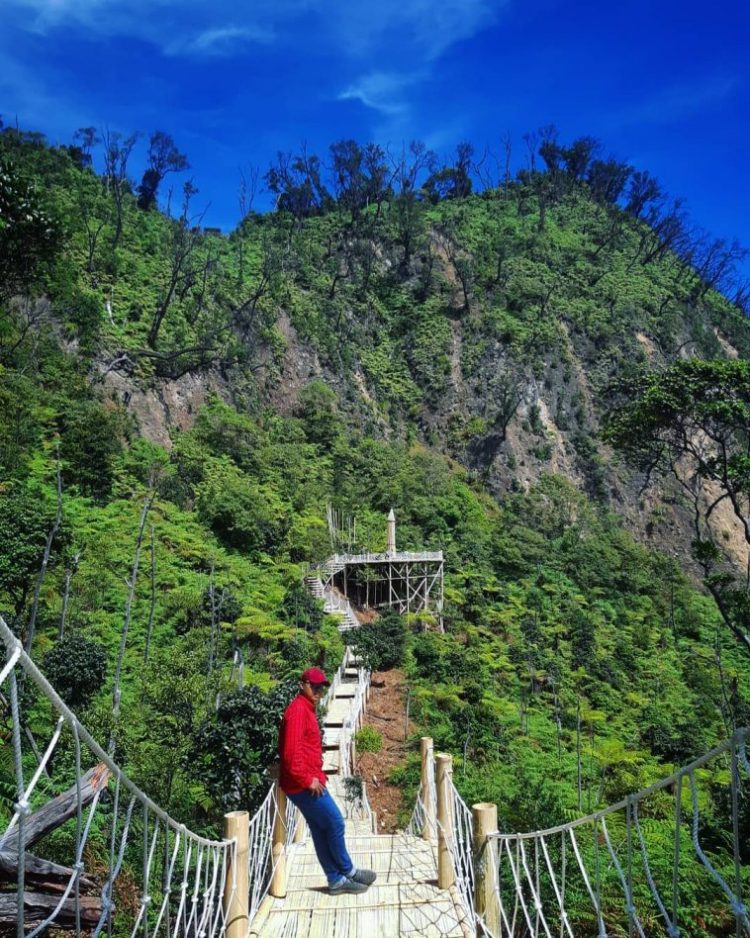 Aktivitas seru menyusuri hutan via Instagram.com @ben.joo_, Tujuan Membuat Skywalk, Lokasi dan Tiket Skywalk Cantigi, Hal Menarik dari Skywalk Cantigi Kawah Putih, Tersedia 2 Dua Jenis Skywalk , Aktivitas Seru Menyusuri Hutan