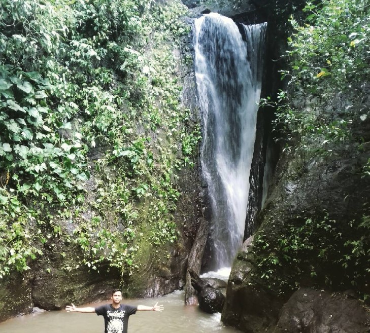 Air Terjun Bekakak hasan sadiq syahab, 1. Pantai Pasir Kencana, 2. Curug Muncar, 3. Curug Bajing , 4. Pantai Slamaran , 5. Museum Batik Pekalongan, 6. Pantai Sunter Depok Indah, 7. Puncak Hanoman Gunung Kendalisodo, 8. Linggo Asri, 9. Kebun Teh Kaliboja, 10. Lolong Adventure, 11. International Batik Center , 12. Gunung Rogojembangan , 13. Wisata Watu Ireng , 14. Pantai Wonokerto , 15. Bukit Pawuluhan, 16. Wisata Mangrove Park Pekalongan, 17. Blackcanyon Petungkriyono, 18. Wisata Curug Madu, 19. Curug Bidadari Jolotigo , 20. Curug Cinde, 21. Monumen Pekalongan, 22. Alun-alun Kota Pekalongan, 23. Alun-alun Bebekan Kedungwuni, 24. Kali Paingan, 25. Curug Lawe, 26. Bendungan Kletak, 27. Curug Blanten, 28. Curug Bekakak, 29. Jembatan Lengkung Surabayan, 30. Taman Kuripan Pekalongan “Nursery Horikultura, 31. Pantai Sari Pekalongan, 32. Bengkelung Park, 33. Kolam Renang Banyubiru Pekalongan, 34. Taman Lapangan Bebekan, 35. Wisata Ciblon, 36. Zatoland Waterboom, 37. Bukit Bintang Kutorojo, 38. La’Ranch Glamping, 39. Telaga Sigebyar Mangunan, 40. Sipare Green Park, 41. Km 0 Pekalongan, 42. Wisata Danau Alkautsar, 43. Dino Park Soko Langit Pekalongan, 44. Masjid Agung Al-Jami Pekalongan, 45. Wisata Bahari PPNP, 46. Nasi Megono Bu Suli – Wisata Kuliner khas Pekalongan , 47. Pusat Grosir Setono