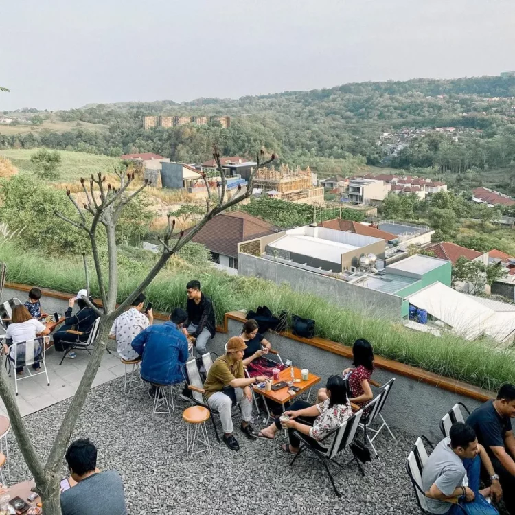 Anantari Coffee, 1. Mitsu Cafe, 2. Lingkar Coffee &amp; Idea, 3. Nyctophily Coffee Brewery, 4. Kopi Kemenangan, 5. Anak Panah Kopi, 6. Ejaankoffie, 7. Pukul Lima Kopi, 8. Luggo Cafe &amp; Eatery, 9. Kayo Coffe and Space, 10. Teman Kerja Coffee, 11. Anantari Coffee, 12. Nigma Cafe, 13. Kofinary, 14. Dontea Semarang, 15. Kopihay Cafe Semarang, 16. Glarse Purlieu, 17. Kofe Tembalang, 18. KASTEM COFFEE &amp; SPACE, 19. Parama Cafe Semarang, 20. Point Cafe Undip Tembalang