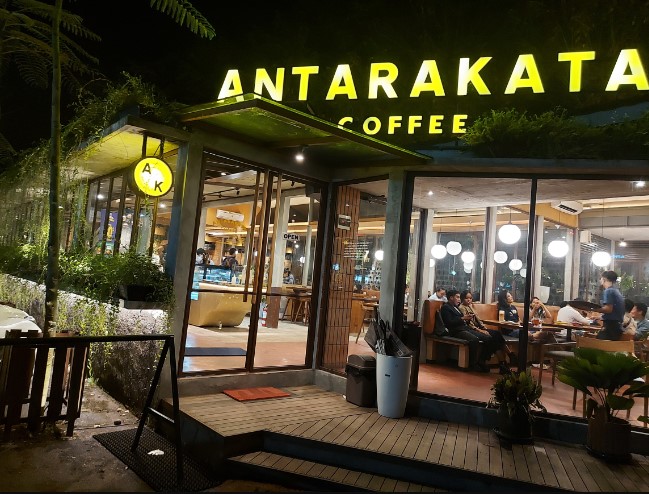 Antarakata Coffee Andrew Tanardi, 1. Eastman Coffee House, 2. Antarakata Coffee, 3. Atap Langit Coffee n Eatery, 4. Tekodeko Koffiehuis, 5. Strada Coffee, 6. Ideologist.smg, 7. Anak Panah Kopi, 8. Moment Coffee & Space, 9. Excelso Coffee Rinjani, 10. Old Kettle, 11. My Kopi O!, 12. Hero Coffee Indonesia, 13. Tepian Kopi, 14. Encycoffeedia, 15. Makabana Working Space & Coffee Shop, 16. Lingkar Coffee & Idea, 17. Bersua at The Heights, 18. Semasa Kopi, 19. Atas Kota Coffee & Space, 20. Adhum Coffee, 21. Kastem Coffee & Space, 22. Pijar.srg, 23. Keizai Coffee & Garden, 24. Insight Coffee, 25. Origo Coffee, 26. Fat Elephant Restaurant & Coffee Shop, 27. Kopitiga