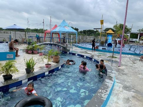 Aria Waterboom, 1. Kolam renang Polaris, 2. Niagara Waterboom, 3. Waterboom mulia Klambu, 4. Taman Ria Demak, 5. Kolam renang Amala, 6. Demak Green Garden (DeGeGa), 7. Aria Waterboom, 8. Tumpi Swimming Pool & Cafe, 9. Waterpark Tembalang Asri Demak, 10. Kolam Renang Ciblon Asyik