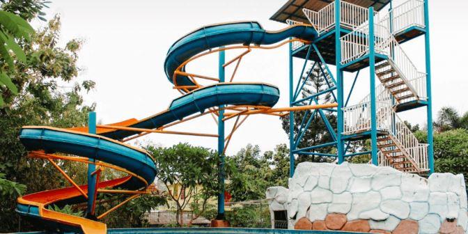 Ayodya Waterpark (Kolam Renang di Grobogan) Google Maps @Rijali Aroni, 1. Kolam Renang Rahmatika, 2. Waterboom Mulia Klambu, 3. Kolam Renang Water and Snow (WnS) Gubug, 4. Ayodya Bloombang Waterpark , 5. Master Park Grobogan, 6. Kolam Renang Langen Sari Indah Jati Pohon, 7. Kolam Renang Gempol Tahunan, 8. Taman Rekreasi Berenang Mewah, 9. Kolam Renang Jatisari, 10. Gombang Park – Kolam renang Dimoro Toroh, 11. Wisata Tengah Sawah, 12. Tanjung Water Park, 13. WATERPARK JAGO