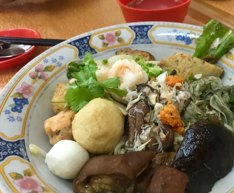 Bakmi Hock Seng via Instagram.com @qejuqeju, 1. Kedai Durian Ucok, 2. Merdeka Walk Medan, 3. Mie Ayam Kumango, 4. Kedai Kopi Apek, 5. Tip Top Medan, 6. Bihun Asie Kumango, 7. Mie Sop Methodist, 8. Kari Bihun Tabona, 9. Wajir Seafood, 10. Sate Memeng H. Muhammad Saimin, 11. Lontong Kak Lin, 12. Teh Susu Telur (TST) Pak Haji, 13. Rumah Makan Sipirok Medan, 14. Mie Aceh Titi Bobrok Medan, 15. RM Soto Sinar Pagi, 16. Jalan Semarang, 17. Johor Seafood, 18. Martabak Yurich, 19. Kuliner Pagaruyung, 20. Bakmi Hock Seng, 21. Rujak Kolam Takana Juo, 22. Bakmi Shanghai, 23. Kari Bihun Tabona, 24. Martabak Gapa, 25. Nasi Ayam Mama Koki, 26. Murni Martabak Piring, 27. Kesawan Square