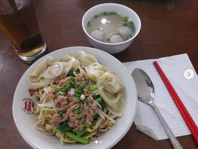 Bakmi Keriting Bangka, 1. Mie ayam 99, 2. Mie Ayam Rumput, 3. Mie Ayam Pak Joko, 4. Mie Ayam Happy, 5. Mie Ayam Haris, 6. Mie Ayam Pak Min, 7. Mie Ayam Srikandi, 8. Bakso Mie Ayam Pak Hadi Putra, 9. Mie Ayam Obat Lapar, 10. Bakso dan Mie Ayam Mas No, 11. Bakso So’un dan Mi Ayam Sompok 21, 12. Mi Bandung GG Belakang Pak Min, 13. Mie Ayam Cakar Bakso Pak Joko, 14. Bakmi Ayam Jakarta Gajah Jaya, 15. Mie Ayam Dan Bakso Urat Jayasari Pak Sigit, 16. Mie Ayam Ceker Sido Mampir, 17. Mie Ayam Bakso Pak Soyo Wonogiri, 18. Mie Ayam Pak Cip, 19. Mie Ayam Ceker Bang Jony, 20. Mie Ayam &amp; Bakso Mbak Yanti, 21. Mie Ayam Pak Teguh, 22. Mie Ayam AAA Ngaliyan, 23. Mie Ayam Si Jonti, 24. Mie Jakarta 69, 25. Bakmi Keriting Bangka, 26. Mie Ayam Bakso Tunggal Rasa, 27. Mie Ayam Ceker Pak Bonci, 28. Mie Ayam Ceker Bu Sum, 29. Depot Bakso Mercon dan Mie Ayam CJDW