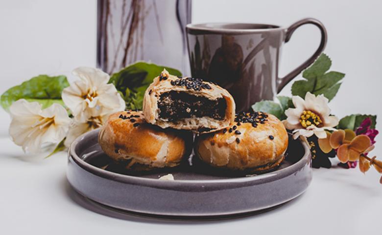 Bakpia Juwara Satoe, 1. Bakpia Mutiara Jogja, 2. Bakpia Pathok 25, 3. Bakpia Patuk 75, 4. Bakpia Kurnia Sari, 5. Bakpia Kemusuk 033, 6. Bakpiaku, 7. Bakpia Tugu Jogja, 8. Bakpia Juwara Satoe, 9. Bakpia Citra Premium, 10. Bakpia Kencana, 11. Bakpia Djava, 12. Bakpiapia, 13. Bakpia Kenes, 14. Bakpia Merlino, 15. Bakpia Soemadigdo