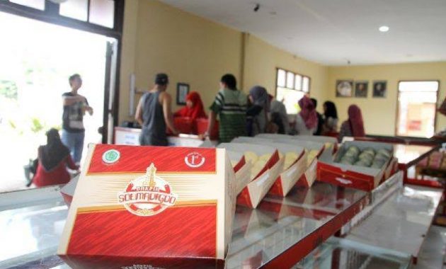 Bakpia Soemadigdo via Jogjapiknik, 1. Bakpia Mutiara Jogja, 2. Bakpia Pathok 25, 3. Bakpia Patuk 75, 4. Bakpia Kurnia Sari, 5. Bakpia Kemusuk 033, 6. Bakpiaku, 7. Bakpia Tugu Jogja, 8. Bakpia Juwara Satoe, 9. Bakpia Citra Premium, 10. Bakpia Kencana, 11. Bakpia Djava, 12. Bakpiapia, 13. Bakpia Kenes, 14. Bakpia Merlino, 15. Bakpia Soemadigdo