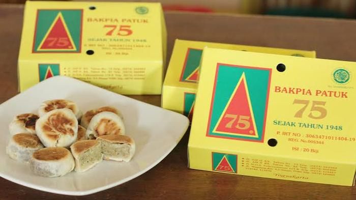 Bakpia Patuk 75 via Tribunnews, 1. Bakpia Mutiara Jogja, 2. Bakpia Pathok 25, 3. Bakpia Patuk 75, 4. Bakpia Kurnia Sari, 5. Bakpia Kemusuk 033, 6. Bakpiaku, 7. Bakpia Tugu Jogja, 8. Bakpia Juwara Satoe, 9. Bakpia Citra Premium, 10. Bakpia Kencana, 11. Bakpia Djava, 12. Bakpiapia, 13. Bakpia Kenes, 14. Bakpia Merlino, 15. Bakpia Soemadigdo