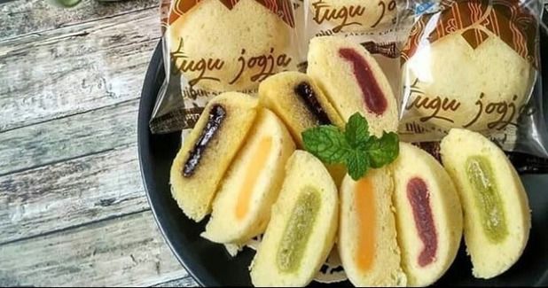 Bakpia Tugu Jogja, 1. Bakpia Mutiara Jogja, 2. Bakpia Pathok 25, 3. Bakpia Patuk 75, 4. Bakpia Kurnia Sari, 5. Bakpia Kemusuk 033, 6. Bakpiaku, 7. Bakpia Tugu Jogja, 8. Bakpia Juwara Satoe, 9. Bakpia Citra Premium, 10. Bakpia Kencana, 11. Bakpia Djava, 12. Bakpiapia, 13. Bakpia Kenes, 14. Bakpia Merlino, 15. Bakpia Soemadigdo
